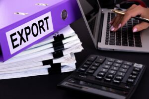 Pasta com a palavra export sobre documentos, ao lado de notebook e calculadora.